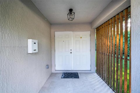 Villa ou maison à louer à Miami, Floride: 3 chambres, 161.37 m2 № 1990718 - photo 4