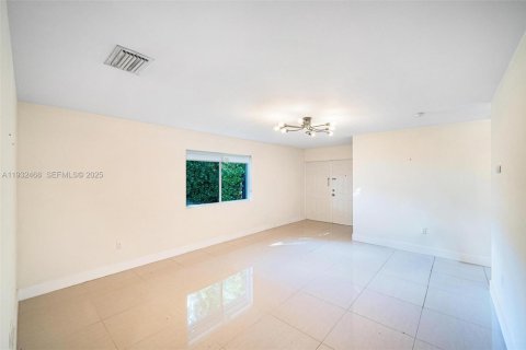 Villa ou maison à louer à Miami, Floride: 3 chambres, 161.37 m2 № 1990718 - photo 11