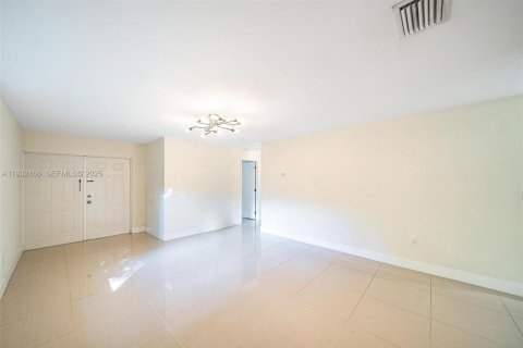 Villa ou maison à louer à Miami, Floride: 3 chambres, 161.37 m2 № 1990718 - photo 10