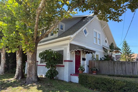 Villa ou maison à Saint Petersburg, Floride 3 chambres, 119.66 m2 № 2402804