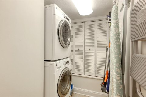 Condo in Sarasota, Florida, 3 bedrooms  № 2342066 - photo 26