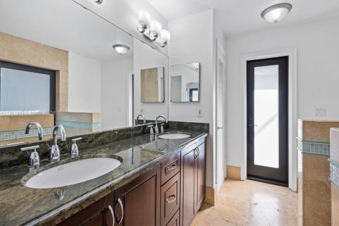 Купить виллу или дом в Корал-Спрингс, Флорида 4 спальни, 258.18м2, № 1956026 - фото 24