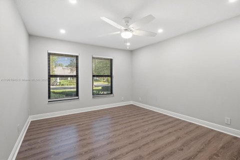 Купить виллу или дом в Корал-Спрингс, Флорида 4 спальни, 258.18м2, № 1956026 - фото 28