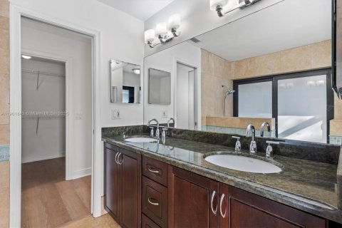 Купить виллу или дом в Корал-Спрингс, Флорида 4 спальни, 258.18м2, № 1956026 - фото 25