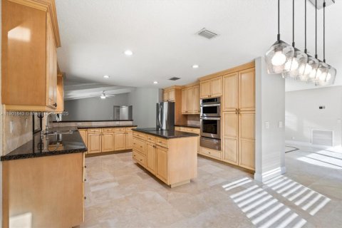 Купить виллу или дом в Корал-Спрингс, Флорида 4 спальни, 258.18м2, № 1956026 - фото 14