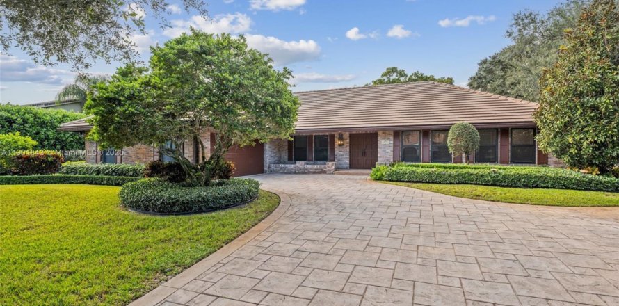 Дом в Корал-Спрингс, Флорида 4 спальни, 258.18м2 № 1956026