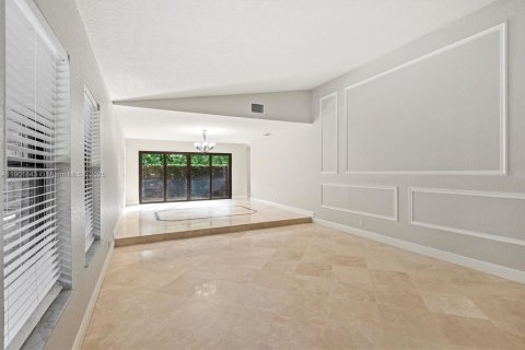 Купить виллу или дом в Корал-Спрингс, Флорида 4 спальни, 258.18м2, № 1956026 - фото 9