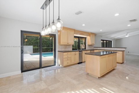 Купить виллу или дом в Корал-Спрингс, Флорида 4 спальни, 258.18м2, № 1956026 - фото 12