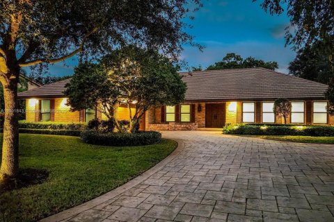 Купить виллу или дом в Корал-Спрингс, Флорида 4 спальни, 258.18м2, № 1956026 - фото 6