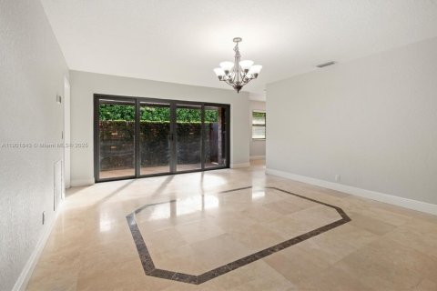 Купить виллу или дом в Корал-Спрингс, Флорида 4 спальни, 258.18м2, № 1956026 - фото 11