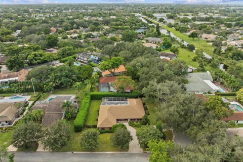 Купить виллу или дом в Корал-Спрингс, Флорида 4 спальни, 258.18м2, № 1956026 - фото 2