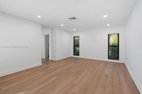 Купить виллу или дом в Корал-Спрингс, Флорида 4 спальни, 258.18м2, № 1956026 - фото 22