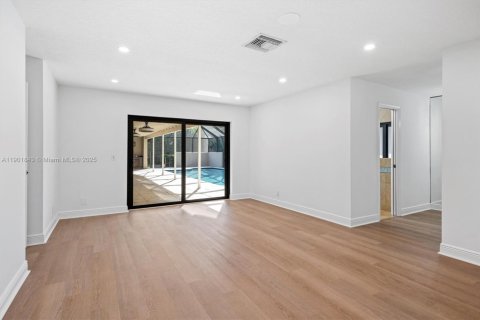 Купить виллу или дом в Корал-Спрингс, Флорида 4 спальни, 258.18м2, № 1956026 - фото 21