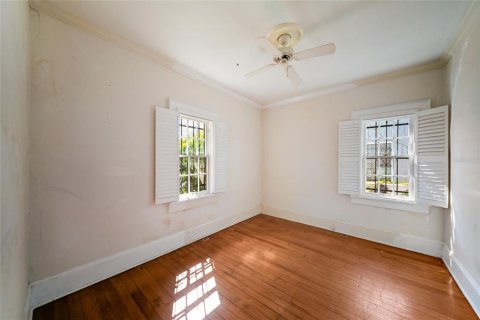 Commercial property in Sarasota, Florida 124.95 sq.m. № 2259431 - photo 8
