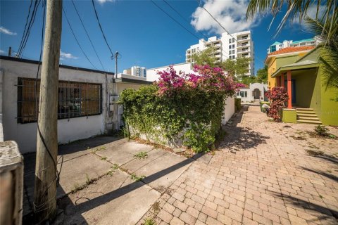 Commercial property in Sarasota, Florida 124.95 sq.m. № 2259431 - photo 17