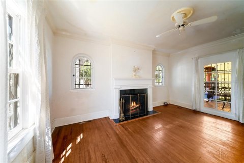 Commercial property in Sarasota, Florida 124.95 sq.m. № 2259431 - photo 3
