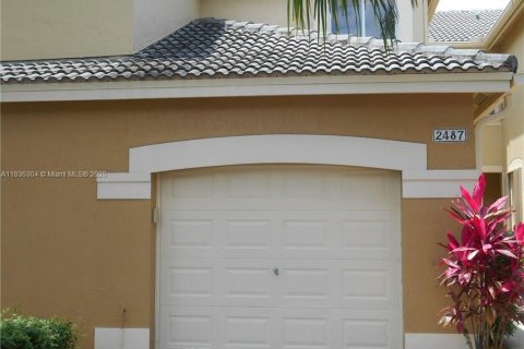 Adosado en venta en Weston, Florida, 3 dormitorios, 135.73 m2 № 1961997 - foto 3