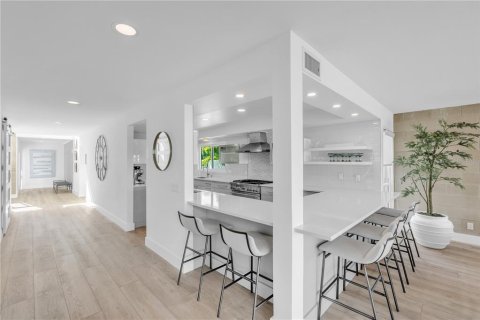 House in Sarasota, Florida 4 bedrooms, 356 sq.m. № 2151682 - photo 9