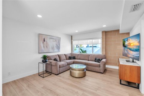 House in Sarasota, Florida 4 bedrooms, 356 sq.m. № 2151682 - photo 15