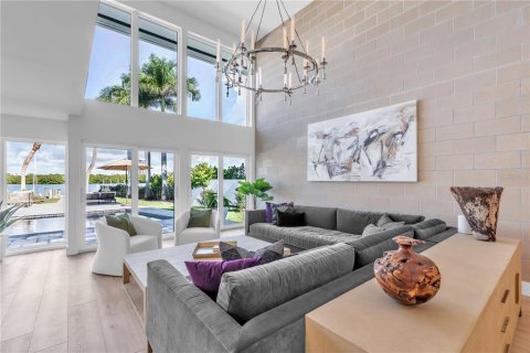 House in Sarasota, Florida 4 bedrooms, 356 sq.m. № 2151682 - photo 12