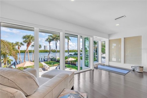 House in Sarasota, Florida 4 bedrooms, 356 sq.m. № 2151682 - photo 27