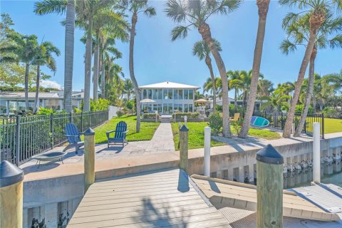 House in Sarasota, Florida 4 bedrooms, 356 sq.m. № 2151682 - photo 4