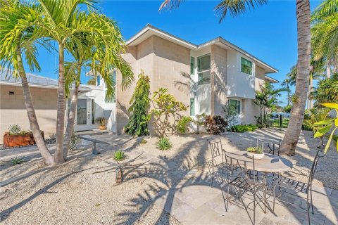 House in Sarasota, Florida 4 bedrooms, 356 sq.m. № 2151682 - photo 3