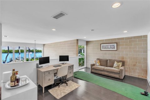 House in Sarasota, Florida 4 bedrooms, 356 sq.m. № 2151682 - photo 24