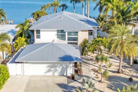 House in Sarasota, Florida 4 bedrooms, 356 sq.m. № 2151682 - photo 2