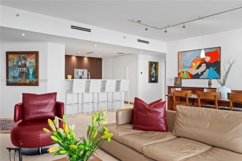 Condo in Miami, Florida, 2 bedrooms № 2153034 - photo 6
