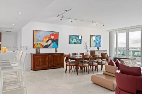 Condo in Miami, Florida, 2 bedrooms № 2153034 - photo 4