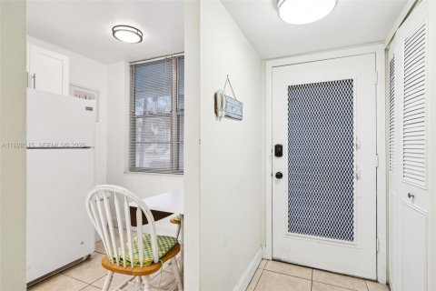 Condominio en venta en Lauderdale Lakes, Florida, 2 dormitorios, 89.19 m2 № 1987665 - foto 4