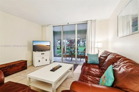 Condominio en venta en Lauderdale Lakes, Florida, 2 dormitorios, 89.19 m2 № 1987665 - foto 6