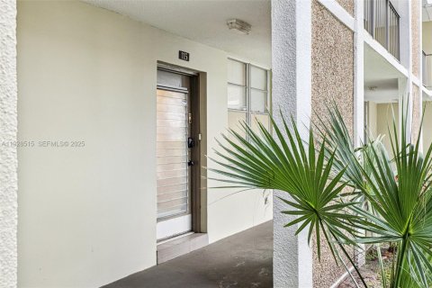 Condominio en venta en Lauderdale Lakes, Florida, 2 dormitorios, 89.19 m2 № 1987665 - foto 3