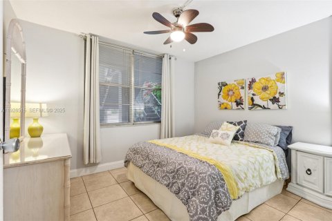 Condominio en venta en Lauderdale Lakes, Florida, 2 dormitorios, 89.19 m2 № 1987665 - foto 17