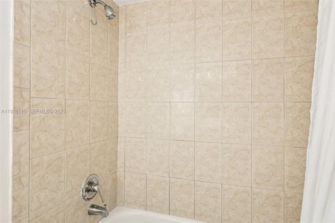 Condominio en venta en Lauderdale Lakes, Florida, 2 dormitorios, 89.19 m2 № 1987665 - foto 24