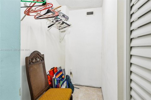 Condominio en venta en Lauderdale Lakes, Florida, 2 dormitorios, 89.19 m2 № 1987665 - foto 26