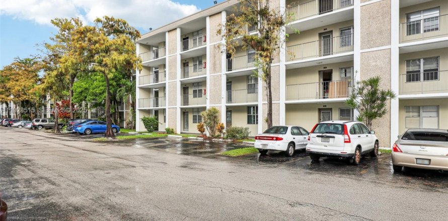 Condominio en Lauderdale Lakes, Florida, 2 dormitorios № 1987665