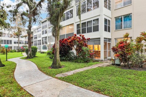 Condominio en venta en Lauderdale Lakes, Florida, 2 dormitorios, 89.19 m2 № 1987665 - foto 30