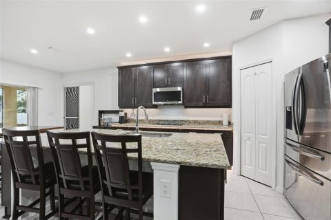 House in Spring Hill, Florida 5 bedrooms, 287.9 sq.m. № 2098140 - photo 12
