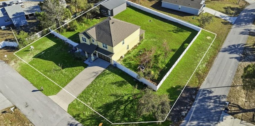 House in Spring Hill, Florida 5 bedrooms, 287.9 sq.m. № 2098140