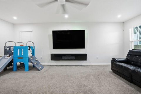 House in Spring Hill, Florida 5 bedrooms, 287.9 sq.m. № 2098140 - photo 23