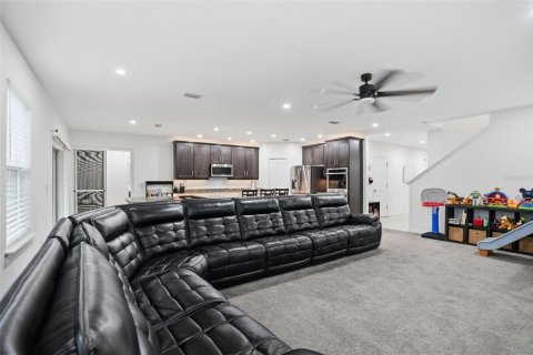 House in Spring Hill, Florida 5 bedrooms, 287.9 sq.m. № 2098140 - photo 20