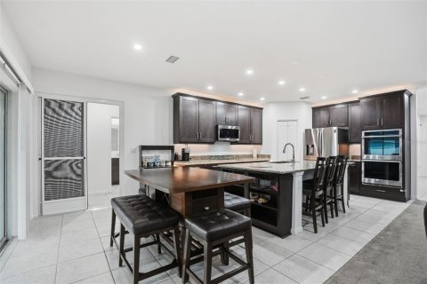 House in Spring Hill, Florida 5 bedrooms, 287.9 sq.m. № 2098140 - photo 6