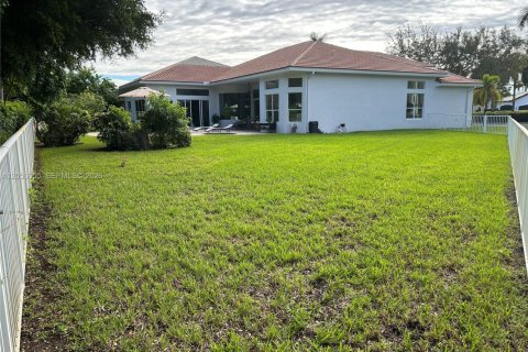 House in Miramar, Florida 5 bedrooms, 369.01 sq.m. № 2252615 - photo 21