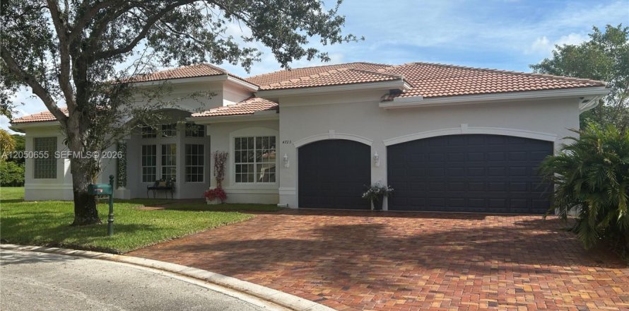 House in Miramar, Florida 5 bedrooms, 369.01 sq.m. № 2252615