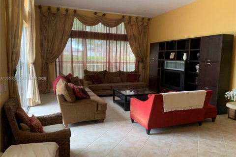 House in Miramar, Florida 5 bedrooms, 369.01 sq.m. № 2252615 - photo 7