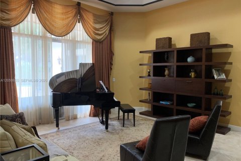 House in Miramar, Florida 5 bedrooms, 369.01 sq.m. № 2252615 - photo 3