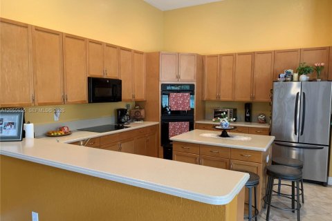 House in Miramar, Florida 5 bedrooms, 369.01 sq.m. № 2252615 - photo 5
