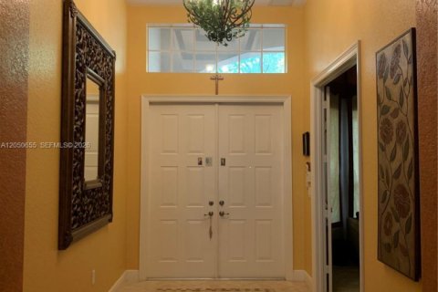 House in Miramar, Florida 5 bedrooms, 369.01 sq.m. № 2252615 - photo 2